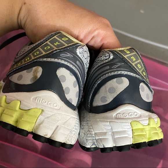 Brooks running shoes - Picture 2 of 6